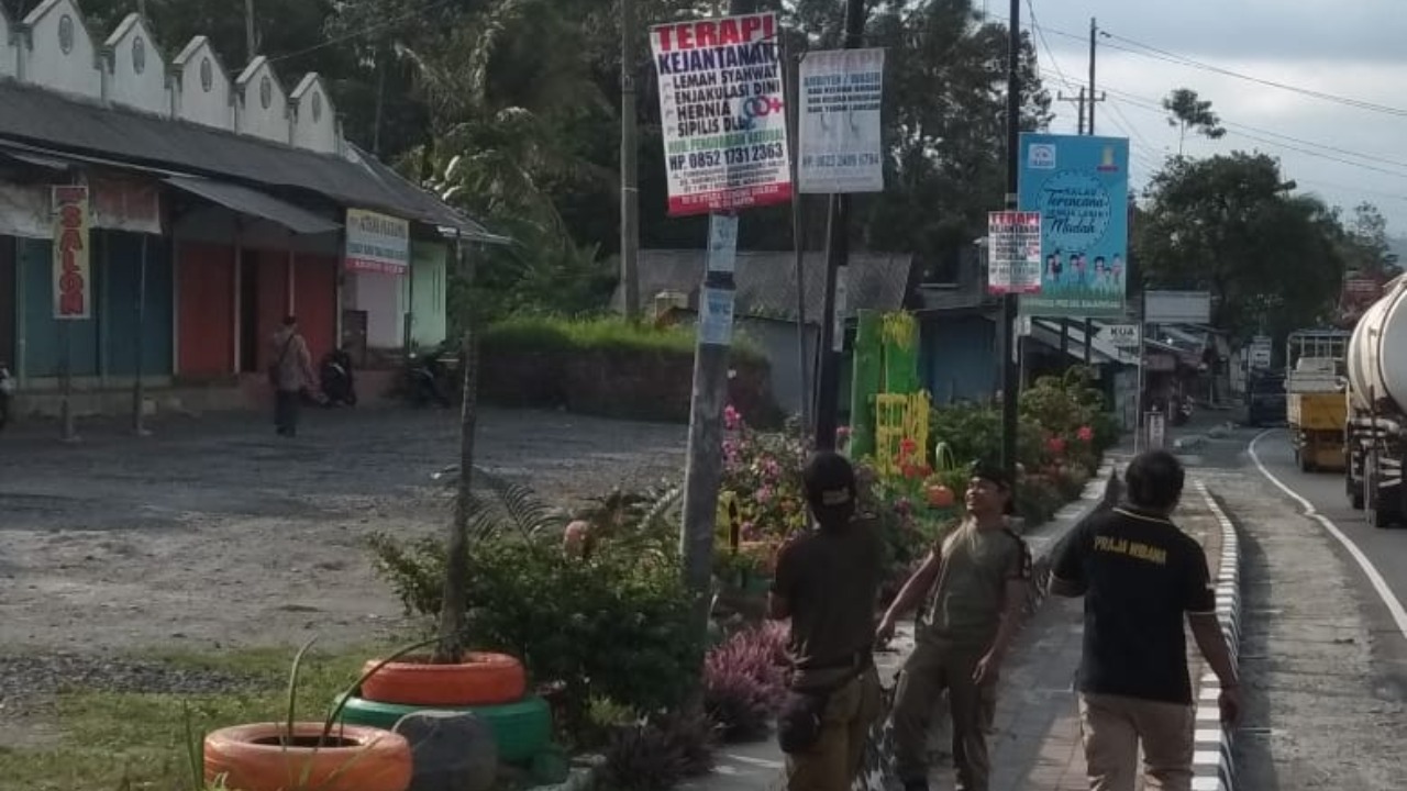 Penertiban Reklame “Tak Pantas”
