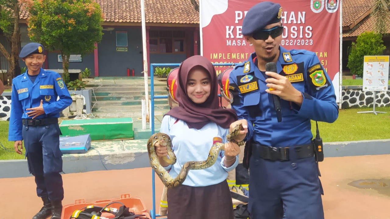 Sosialisasi Damkar di SMK Negeri 1 Punggelan